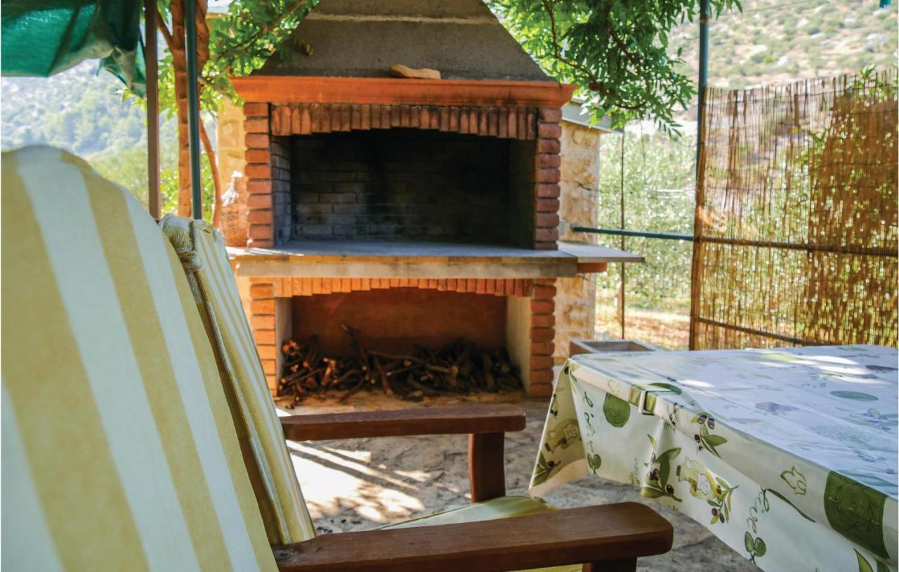 0-Bedroom Holiday Home in Postira Buitenkant foto
