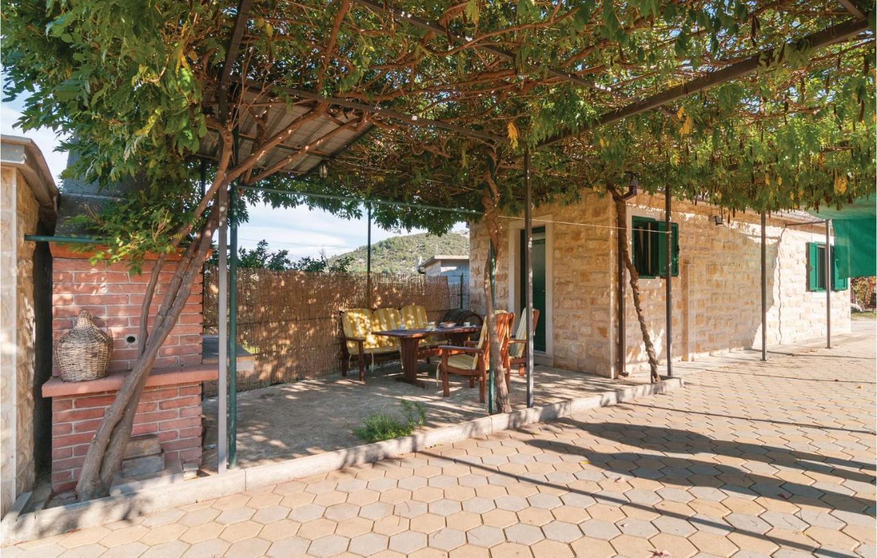 0-Bedroom Holiday Home in Postira Buitenkant foto