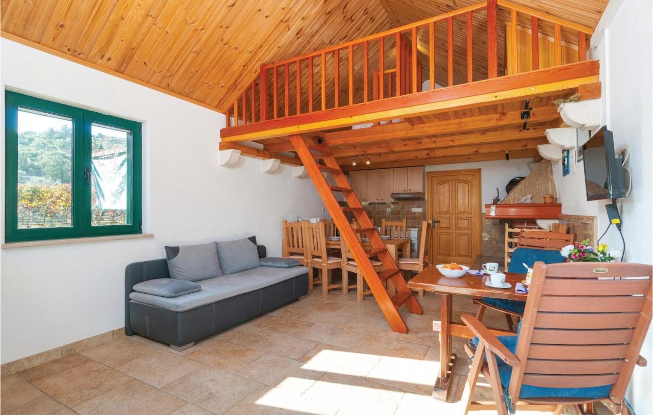 0-Bedroom Holiday Home in Postira Buitenkant foto