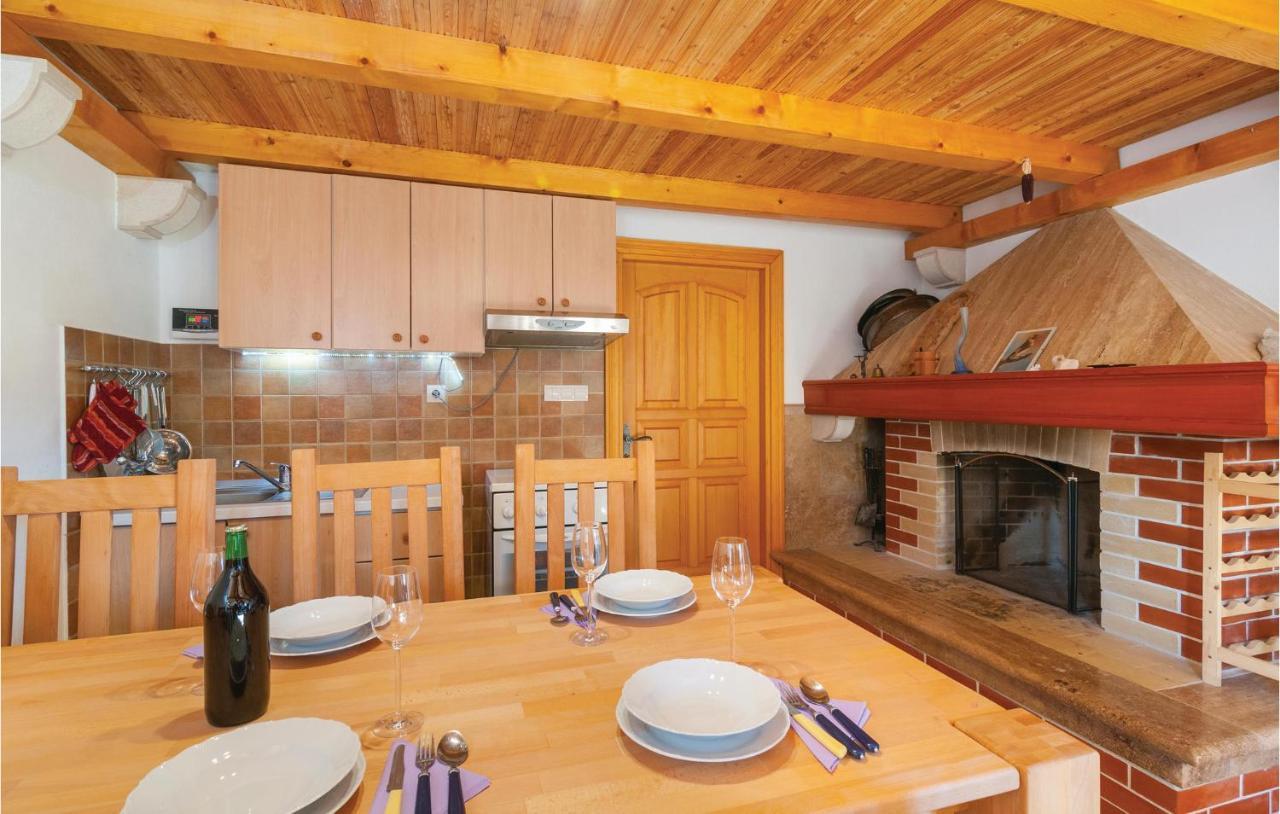 0-Bedroom Holiday Home in Postira Buitenkant foto